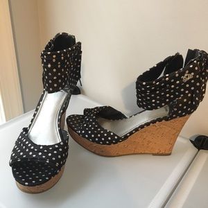 Black and white polka dot wedges